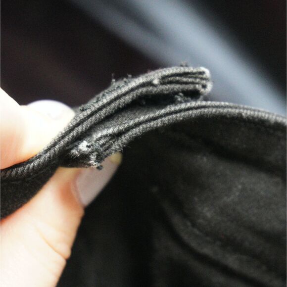 Levi's Black Wash High Rise Short Cuffed Distressed Leg EUC Sz 6 Summer Beach - Picture 10 of 10